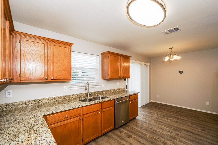 Building Photo - 10502 Marigold Bay