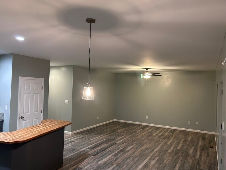 Building Photo - 6016 Kingfish Dr