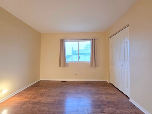 Building Photo - 1013 Meadow Lake Dr