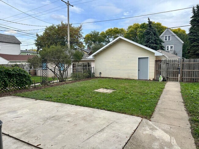 Building Photo - 3146 N Pierce St