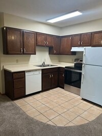 Building Photo - Tudor 3205