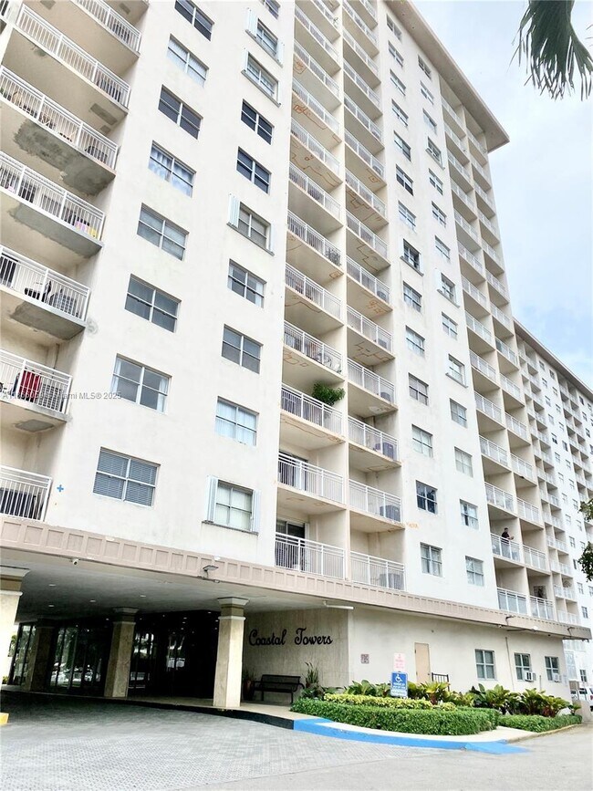 Building Photo - 400 Kings Point Dr