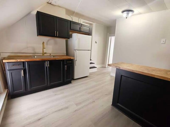 Building Photo - 317 East Washington St