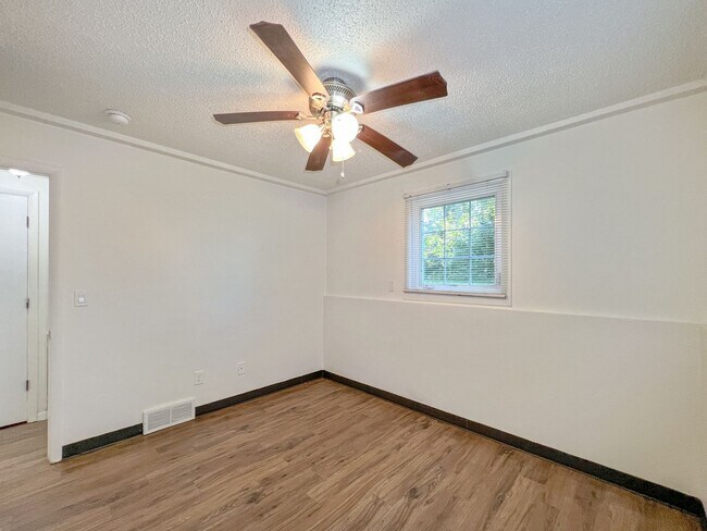 Building Photo - 102/104 Riverside