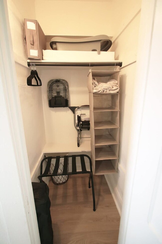 Building Photo - 102 W Emma St