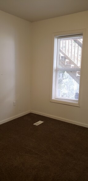 Building Photo - 631 E Monroe St