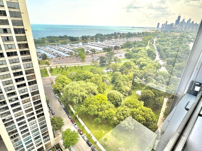 Building Photo - 330 W Diversey Pkwy