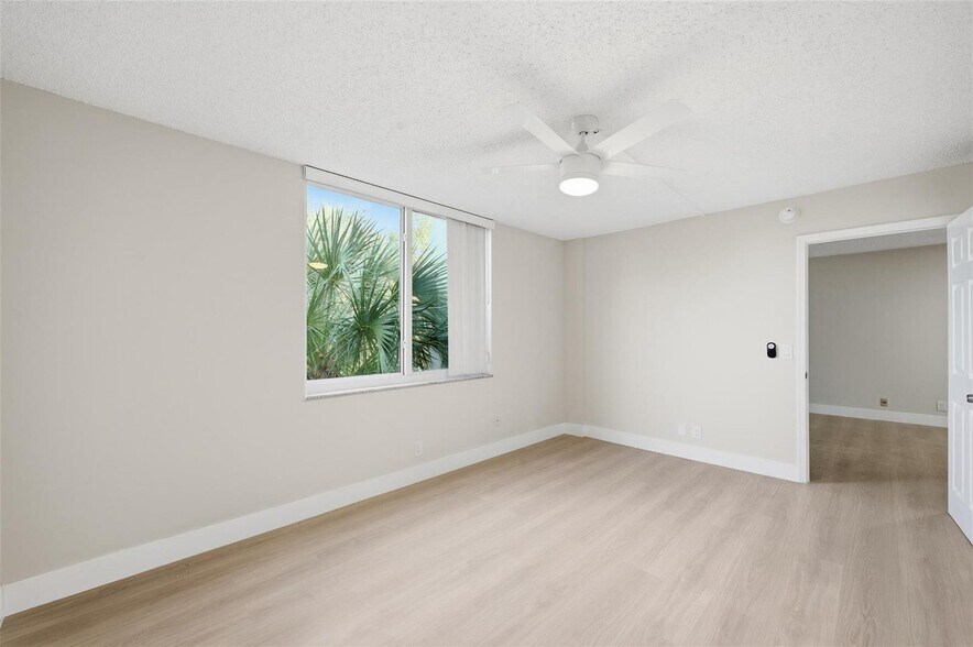 Building Photo - 9430 Poinciana Pl