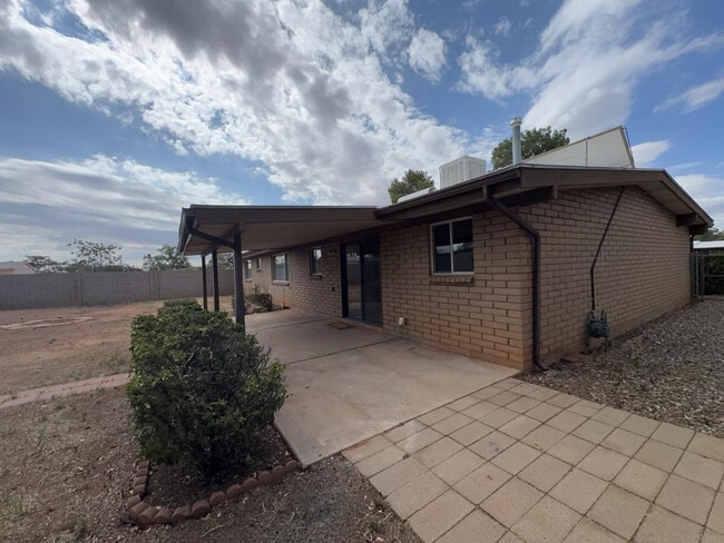 Building Photo - 3733 Sparrow Dr