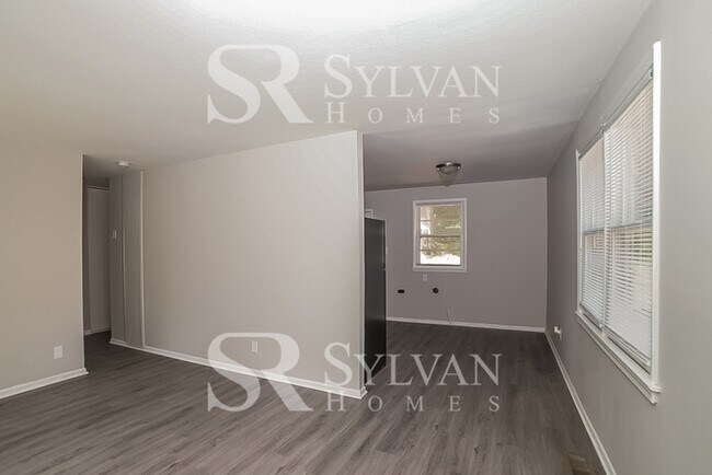 Building Photo - Where Charm Meets Comfort