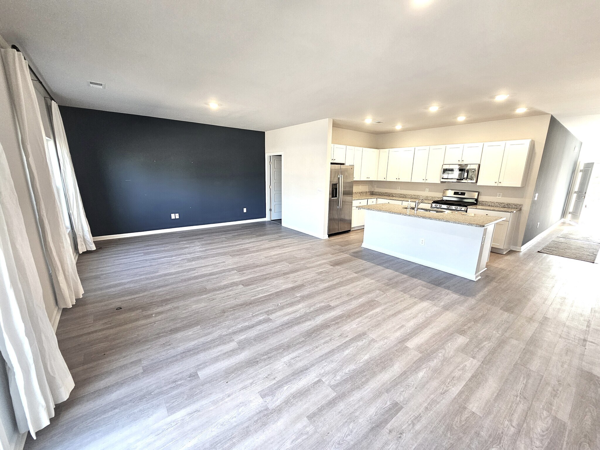 Building Photo - 108 Saddle St