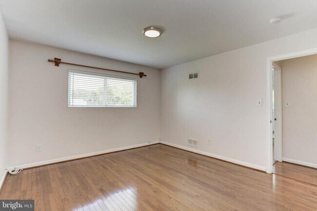 Building Photo - 11821 Charen Ln