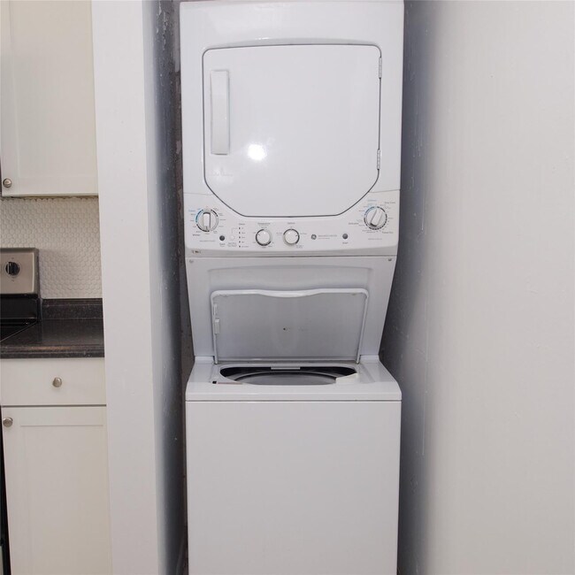 Building Photo - 7355 Woodmont Terrace