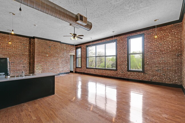 Building Photo - 217 E Deaderick St