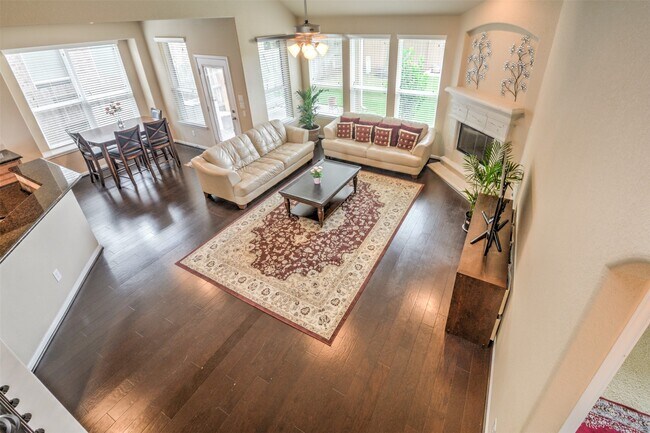 Building Photo - 26335 Cedar Pine Dr