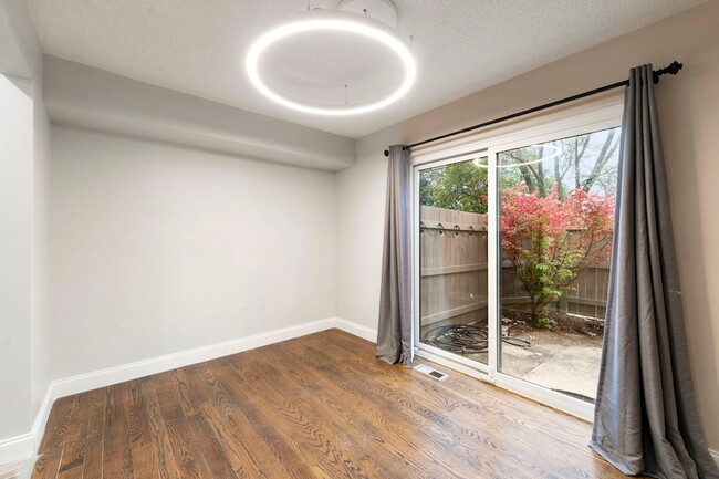 Building Photo - 136 Mohawk Trail