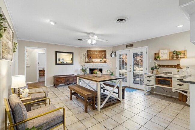 Building Photo - 5601 Westlawn Dr