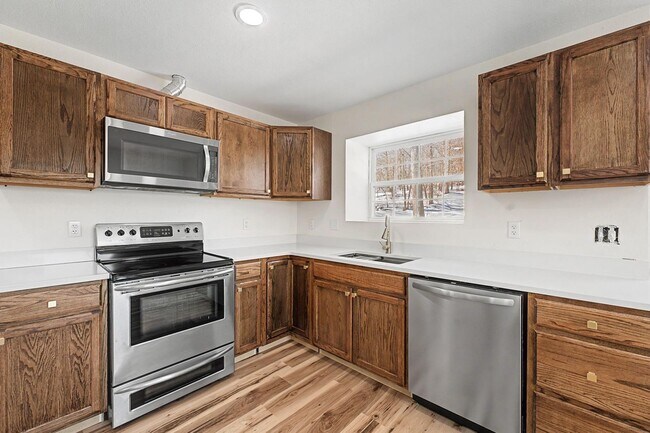 Building Photo - Deavila - Walnut Valley