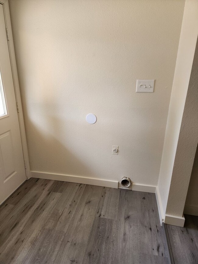 Building Photo - Country Home Between Empire and Waterford-  3 Bedroom 1 Bathroom With Central Heat And Air