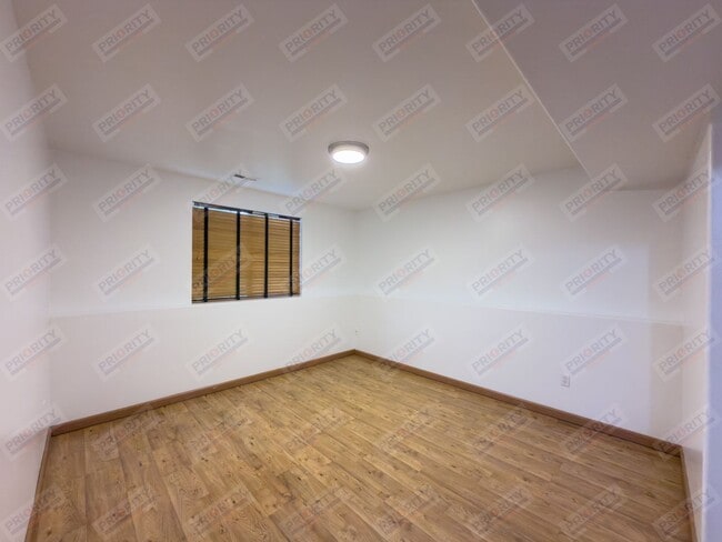 Building Photo - Single Family Home with 4 Bedrooms