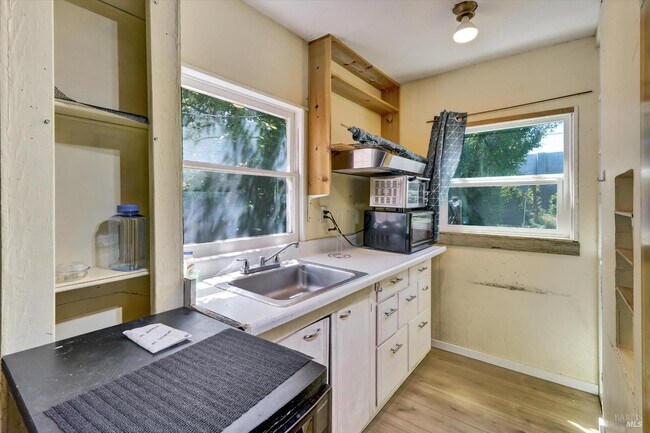 Building Photo - 1467 Ohio St