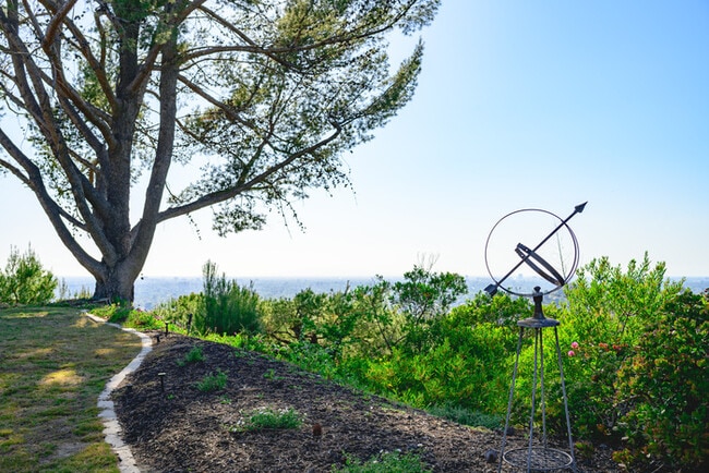 Building Photo - 10961 Limetree Dr