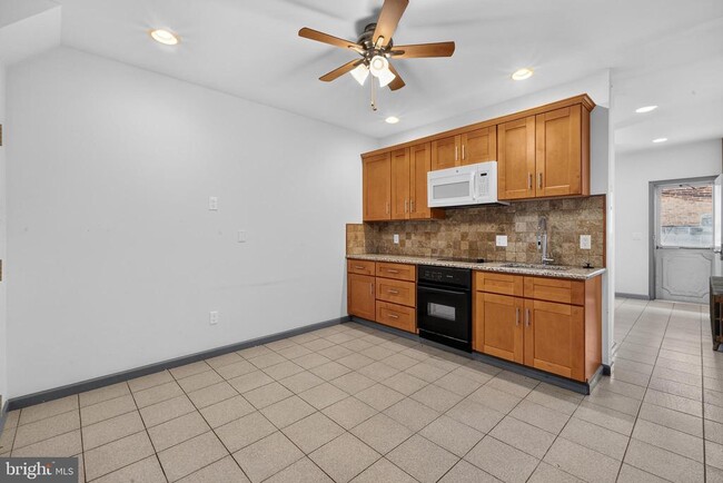 Building Photo - 1425 Jackson St