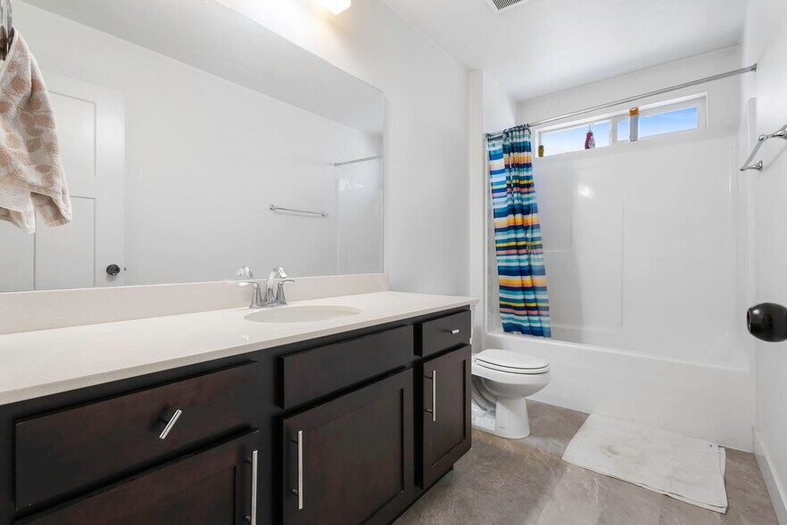 Building Photo - 12356 Eovaldi Ave