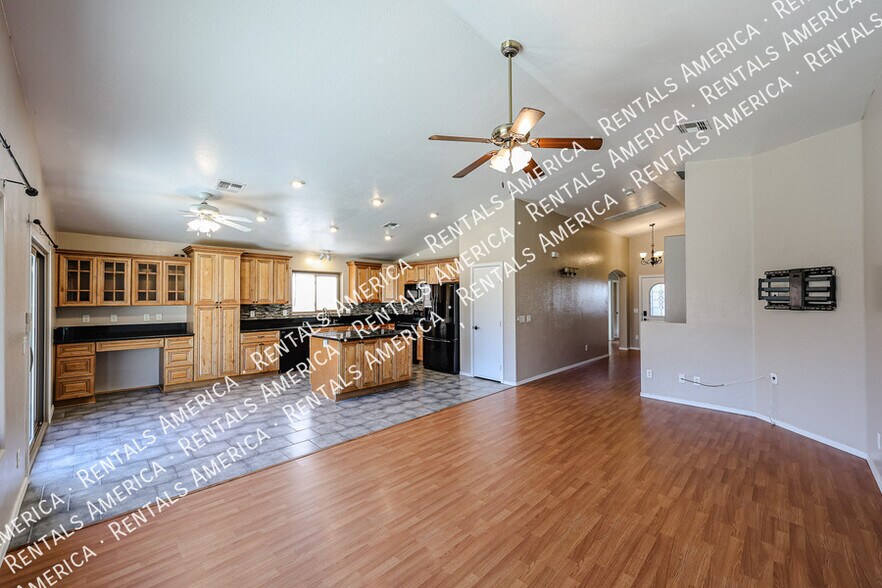 Building Photo - 9714 W Heber Rd
