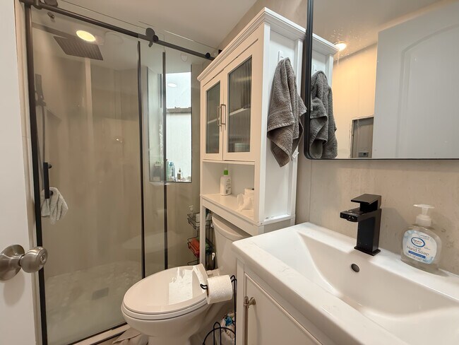 Building Photo - 1539 N Wells St