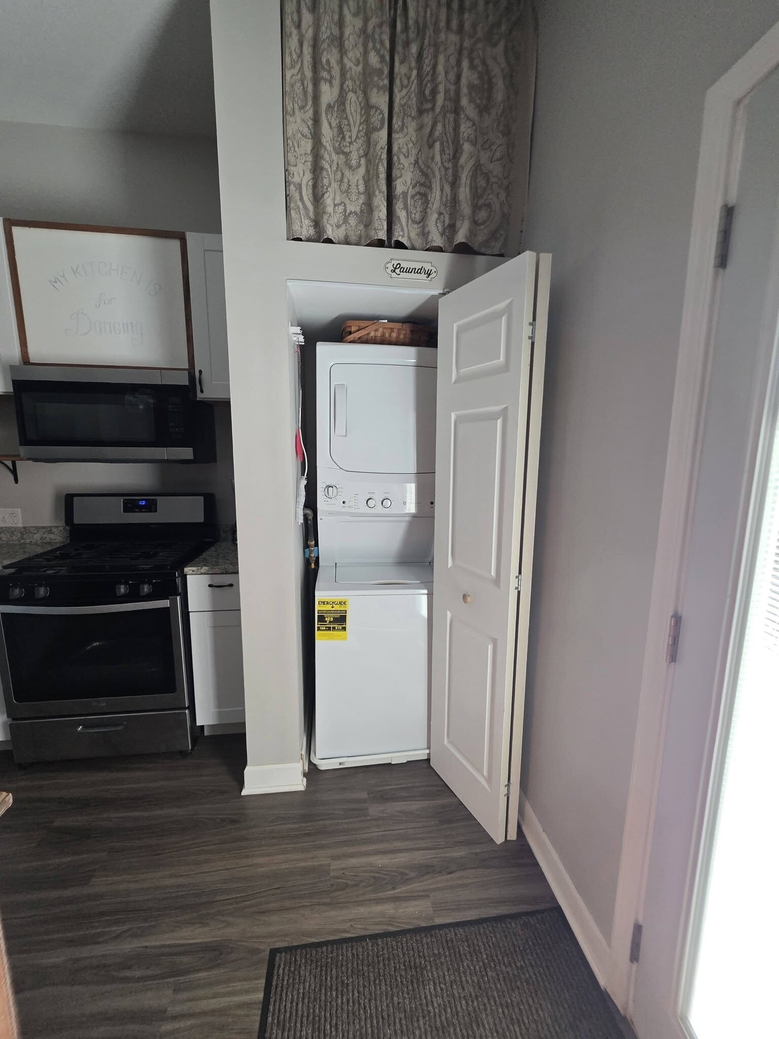 In-unit washer drier. - 3449 W Fulton Blvd