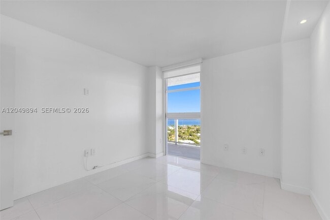 Building Photo - 20515 E Country Club Dr