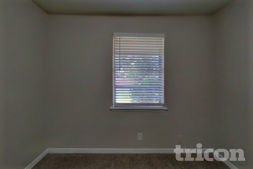 Building Photo - 12306 Foxridge Dr