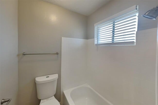 Building Photo - 13627 Montaigne Dr