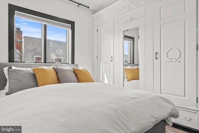 Building Photo - 2232 S 17th St