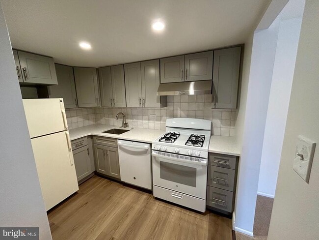 Building Photo - 1027 N Valley Forge Rd