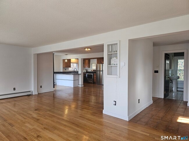 Building Photo - 932 Saybrook Rd