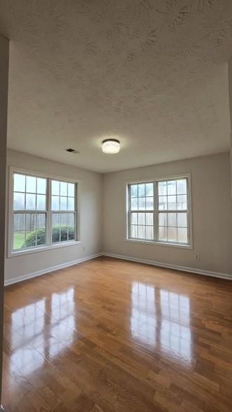 Building Photo - 282 Ellesmere Ct