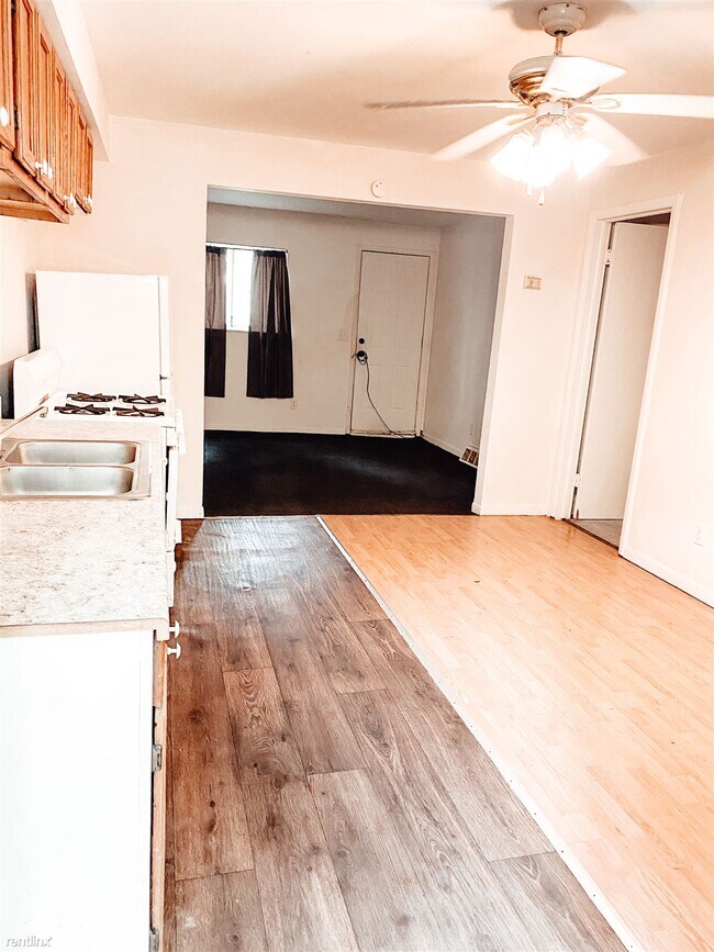 Building Photo - 2 br, 1 bath 4plex - 421 Pine St Unit A