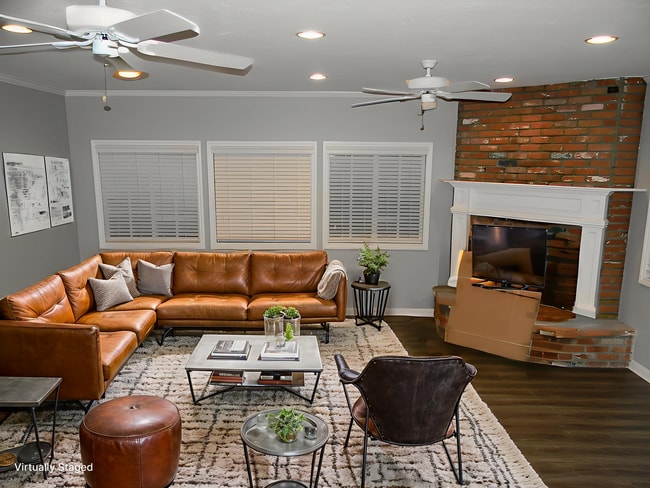 Building Photo - 1143 E Rose Ave