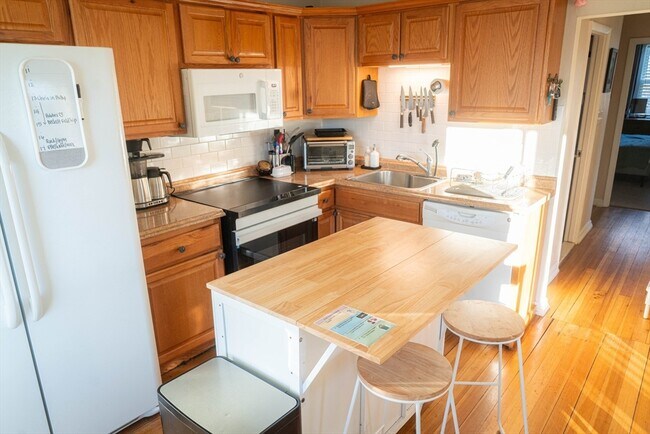 Building Photo - 4 Tyndale St