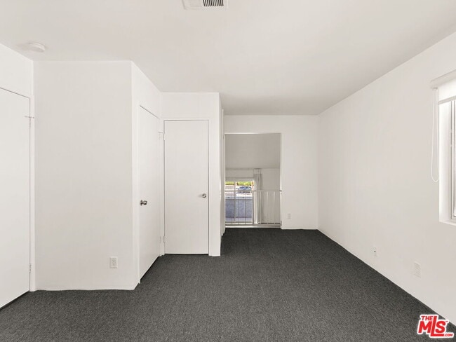 Building Photo - 1472 S Camino Real