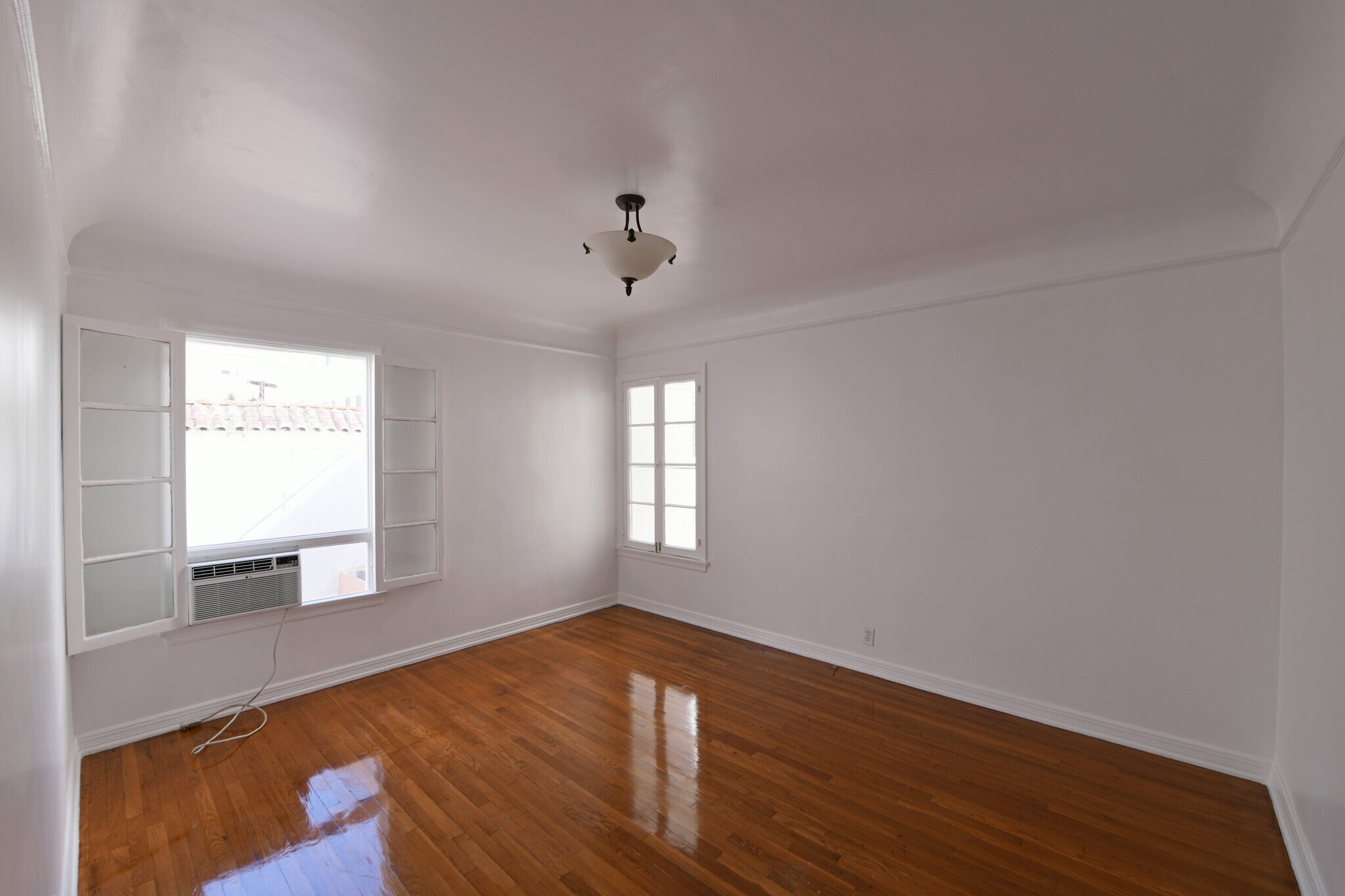 Building Photo - 913 Le Doux Rd