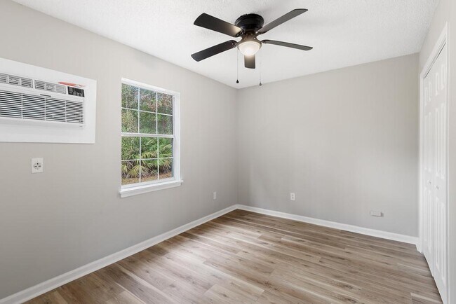 Building Photo - 104 Cone St