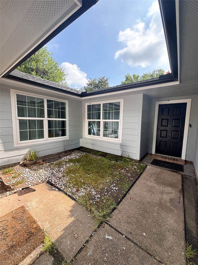 Building Photo - 6803 Marta Dr