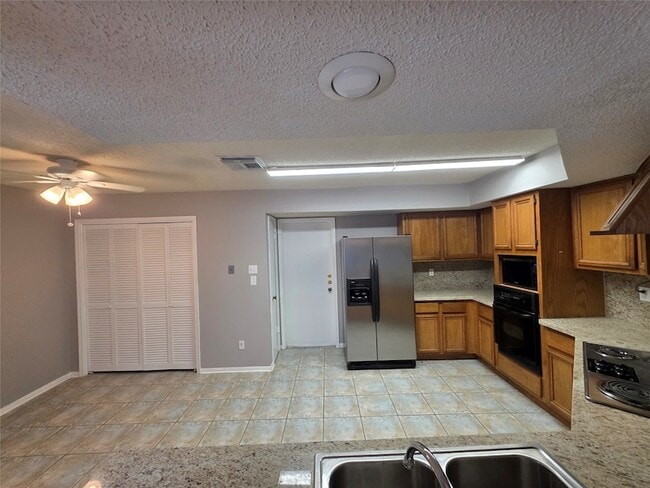 Building Photo - 12722 Ashford Brook Dr