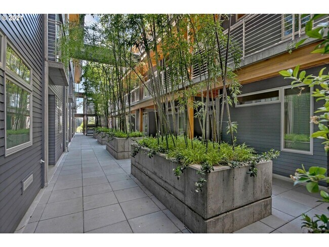 Building Photo - Urban Retreat in the Heart of Mississippi w/ Reserved Parking – 2bd/1.bath Upscale Condo