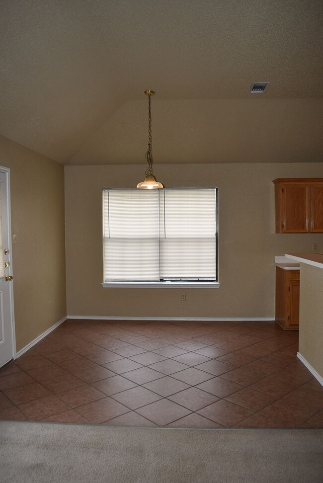 Building Photo - 2521 Creek Dr