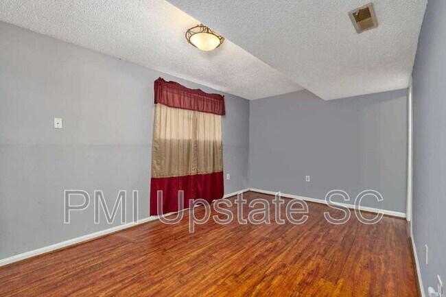 Building Photo - 98 Topsail Ct