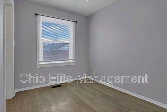 Building Photo - 2235 Homestead Dr